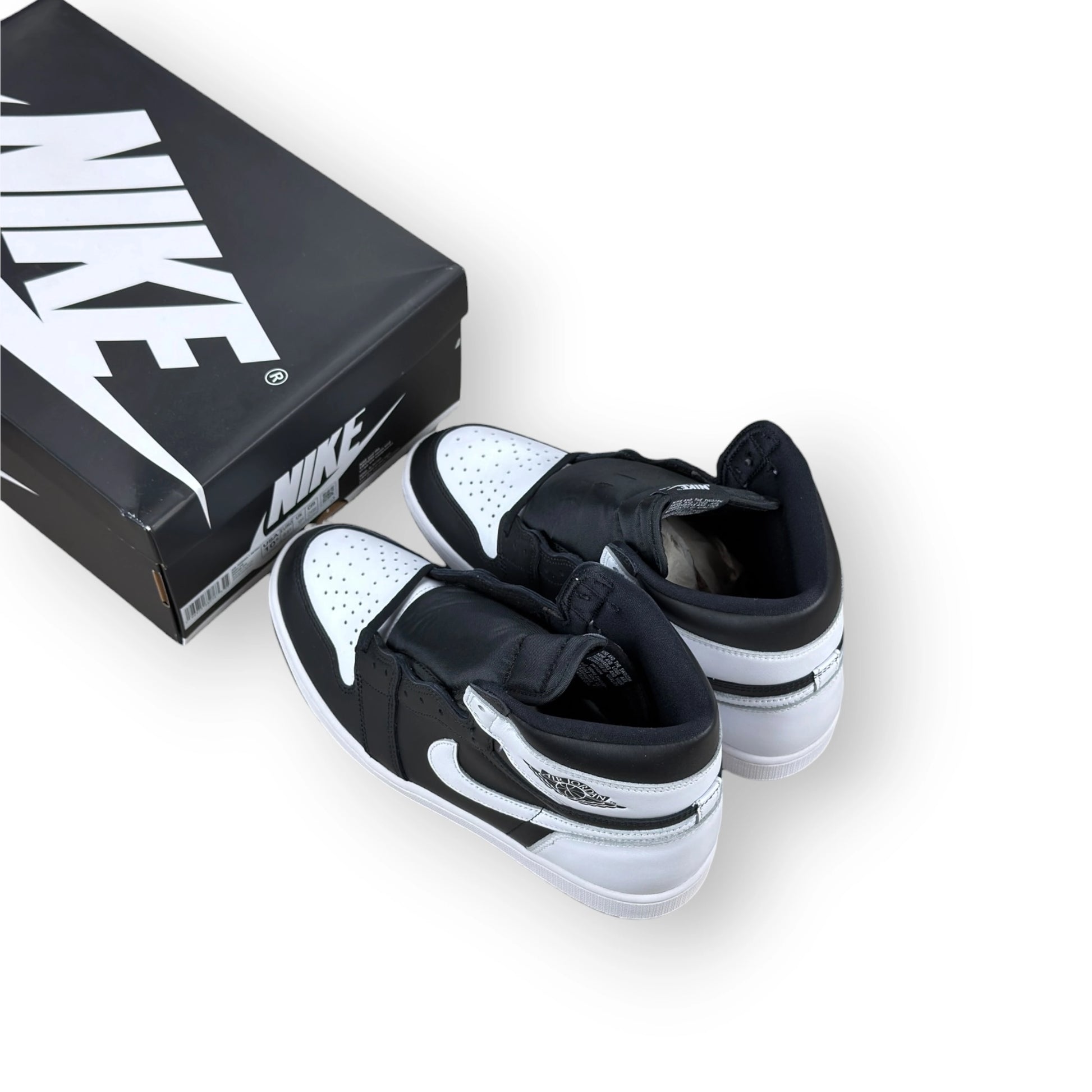 Jordan 1 Retro High OG Black White DZ5485-010 – EU 44.5, brand new with full original box