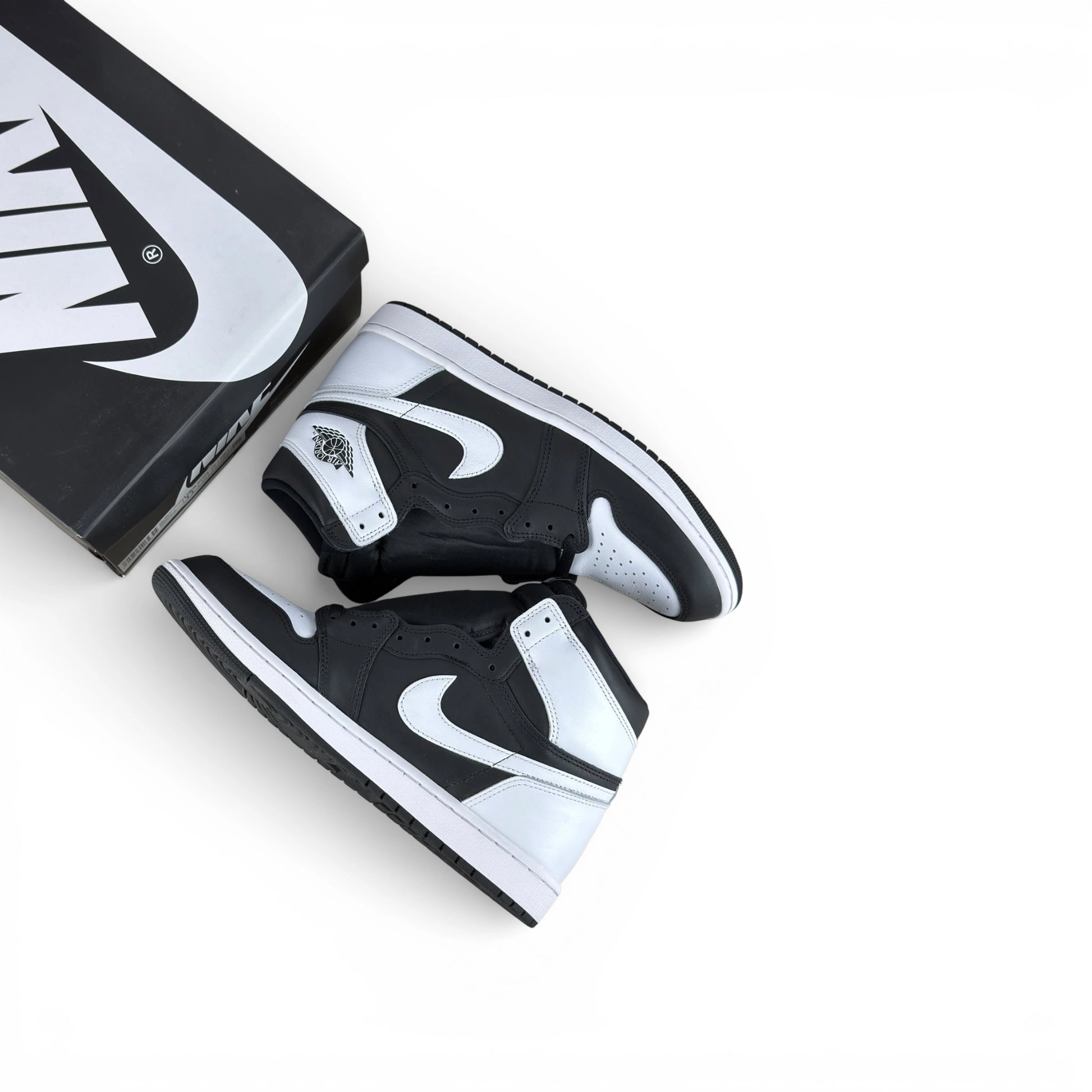 Jordan 1 Retro High OG Black White DZ5485-010 – EU 45, brand new with full original box