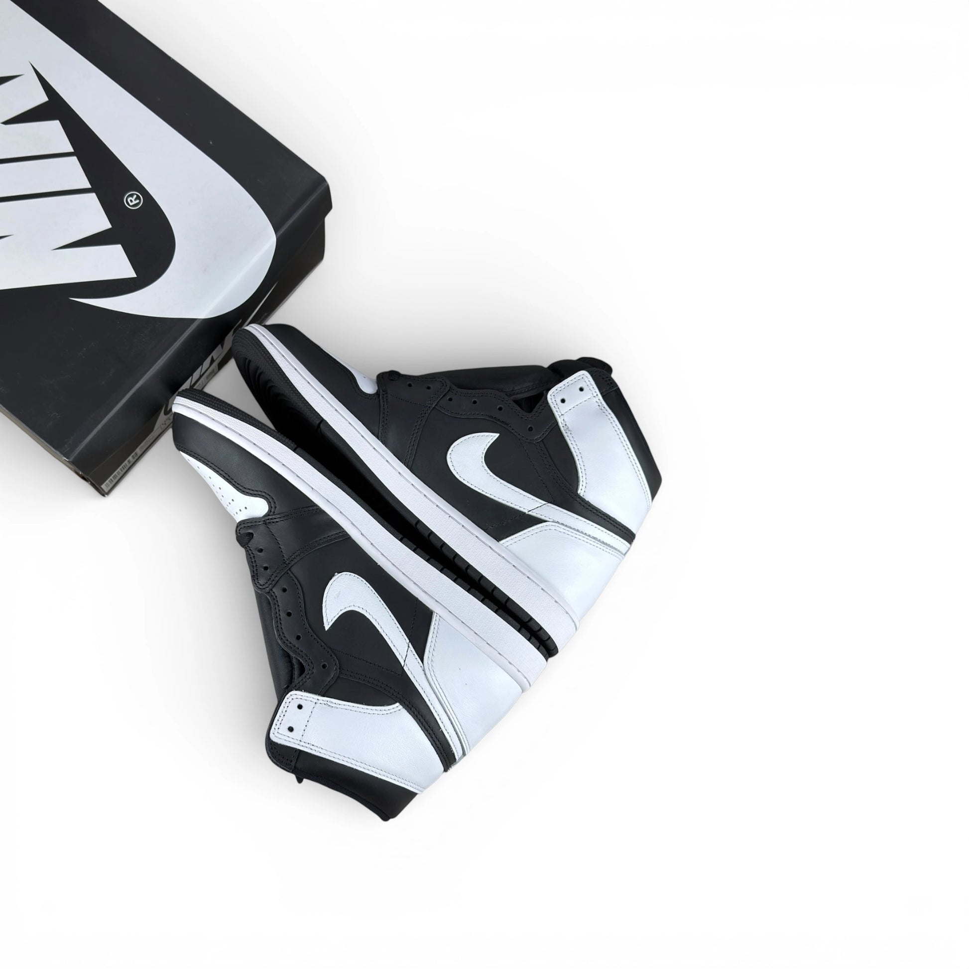 Jordan 1 Retro High OG Black White DZ5485-010 – EU 45, brand new with full original box