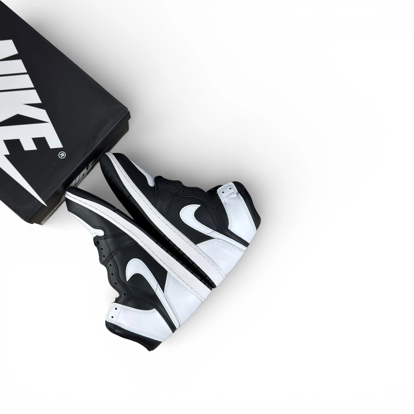 Jordan 1 Retro High OG Black White DZ5485-010 – EU 45.5, brand new with full original box