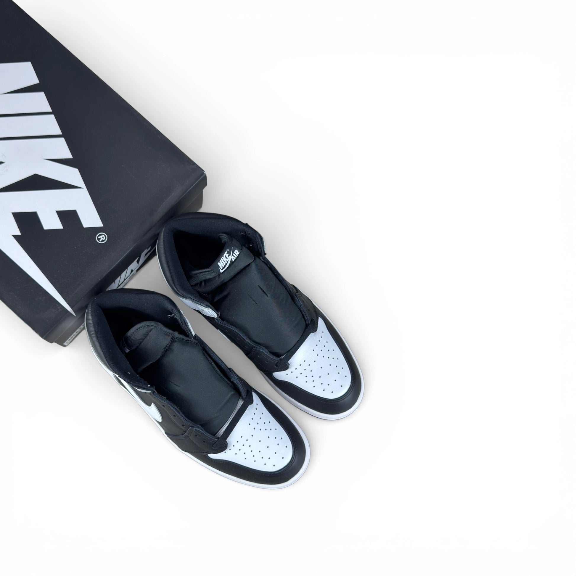 Jordan 1 Retro High OG Black White DZ5485-010 – EU 45.5, brand new with full original box