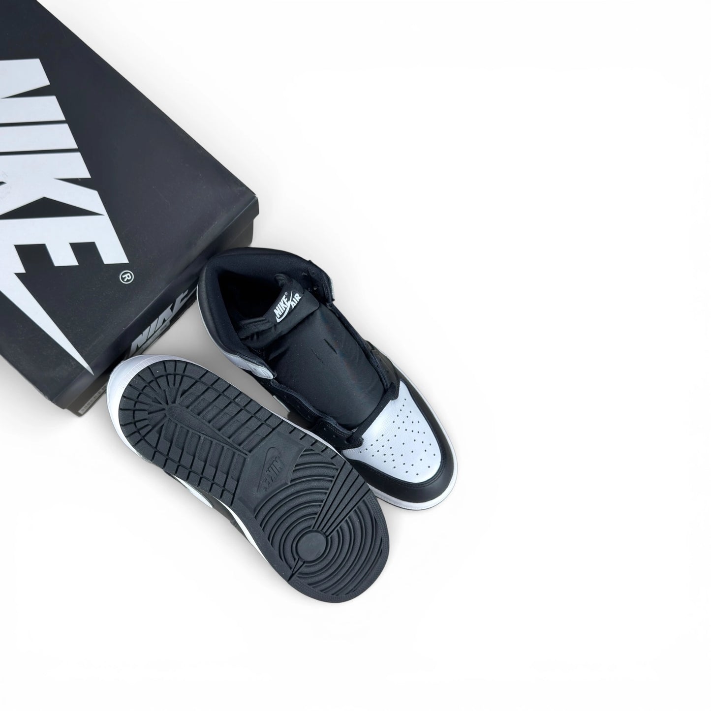 Jordan 1 Retro High OG Black White DZ5485-010 – EU 45.5, brand new with full original box