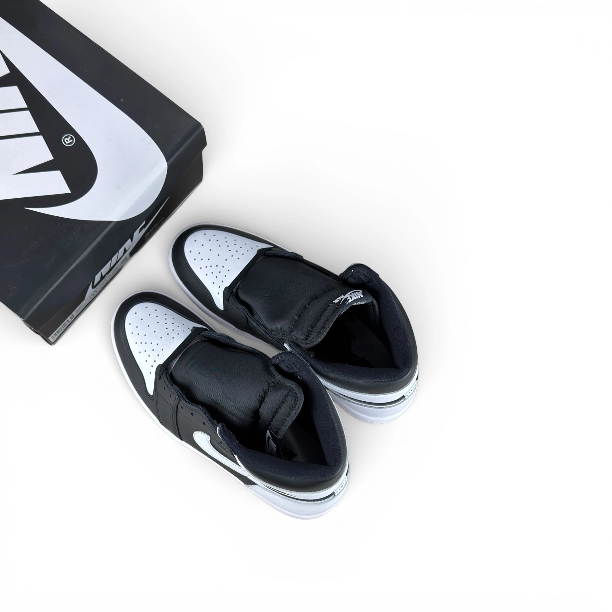 Jordan 1 Retro High OG Black White DZ5485-010 – EU 45, brand new with full original box