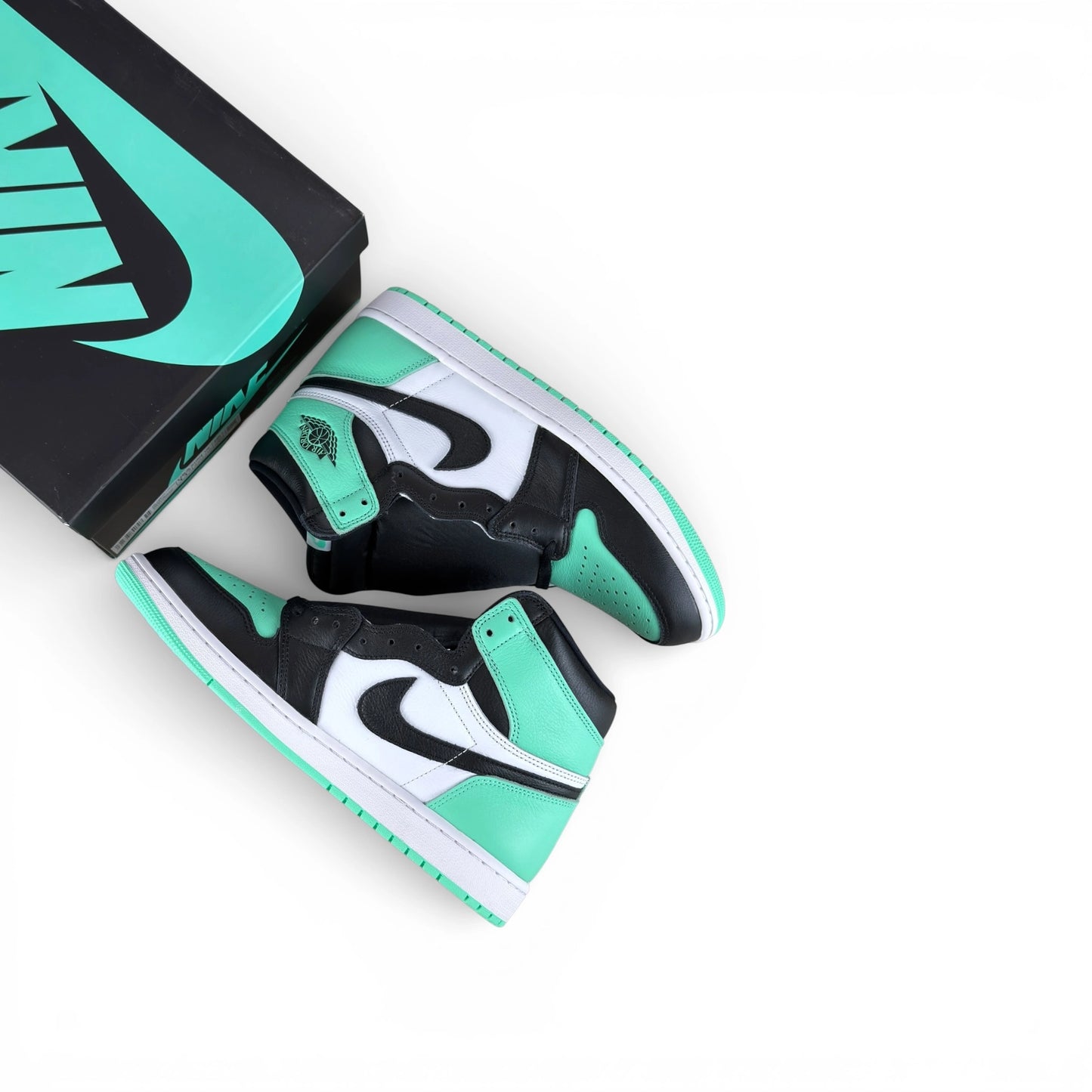 Jordan 1 Retro High OG Green Glow DZ5485-130 – EU 45.5, brand new with original box