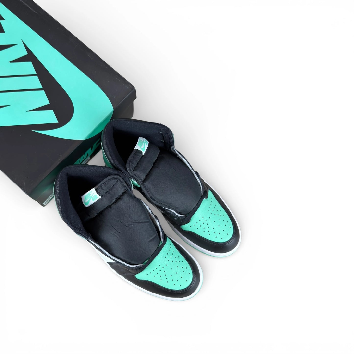 Jordan 1 Retro High OG Green Glow DZ5485-130 – EU 45.5, brand new with original box