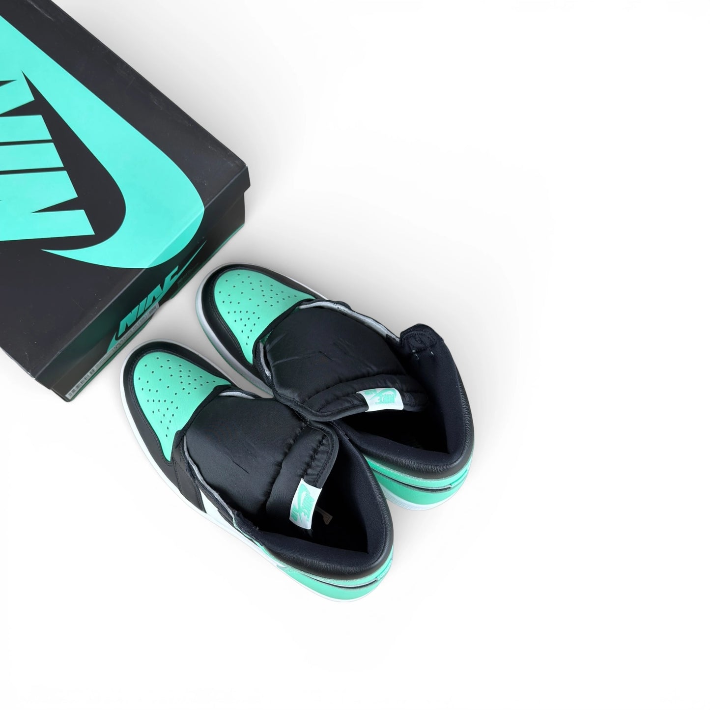 Jordan 1 Retro High OG Green Glow DZ5485-130 – EU 45.5, brand new with original box