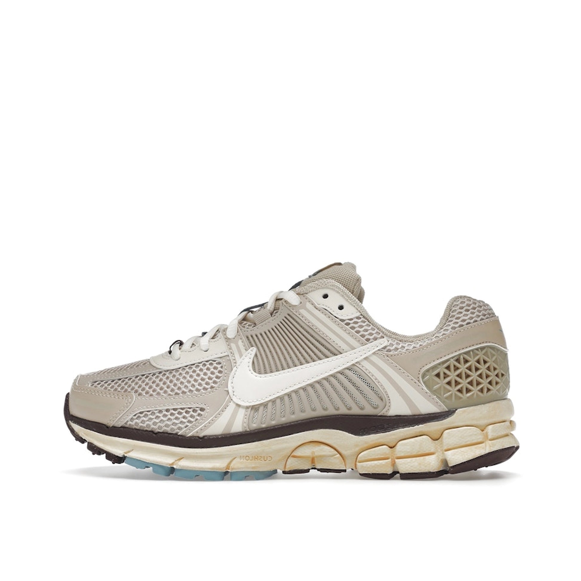 Nike Zoom Vomero 5 Women's sneakers, side view, model FB8825-111 in oatmeal with beige and white details.