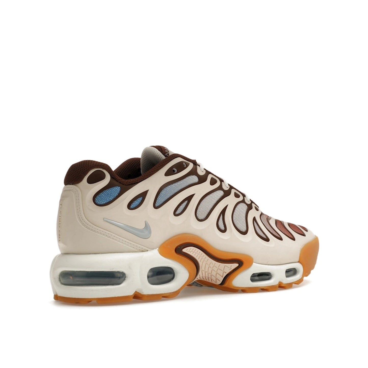 Nike Air Max Plus Drift sneakers, back view, model FD4290-001, in Phantom and Cacao Wow, beige and brown.