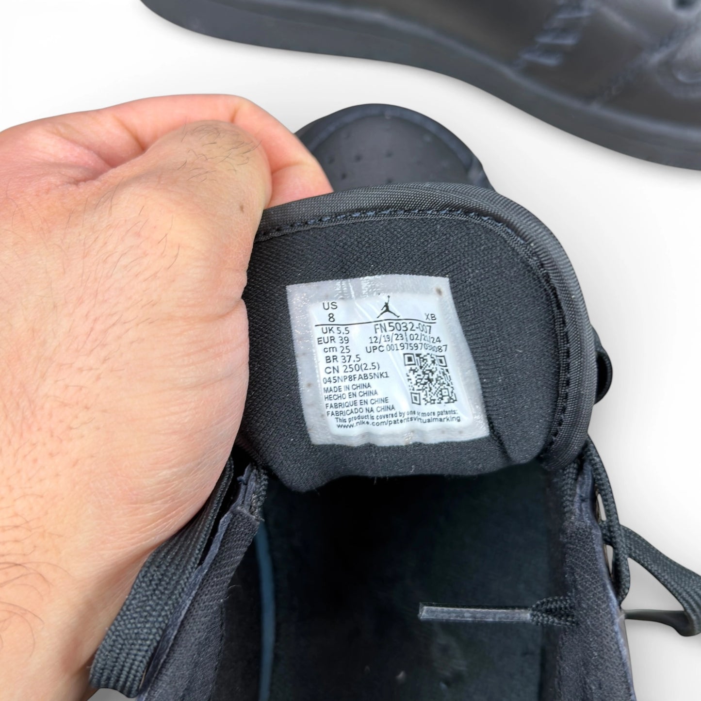 Air Jordan 1 Low Method of Make Black and Metallic Gold with premium finishes and clean leather overlays, EU 39, brand new with original box