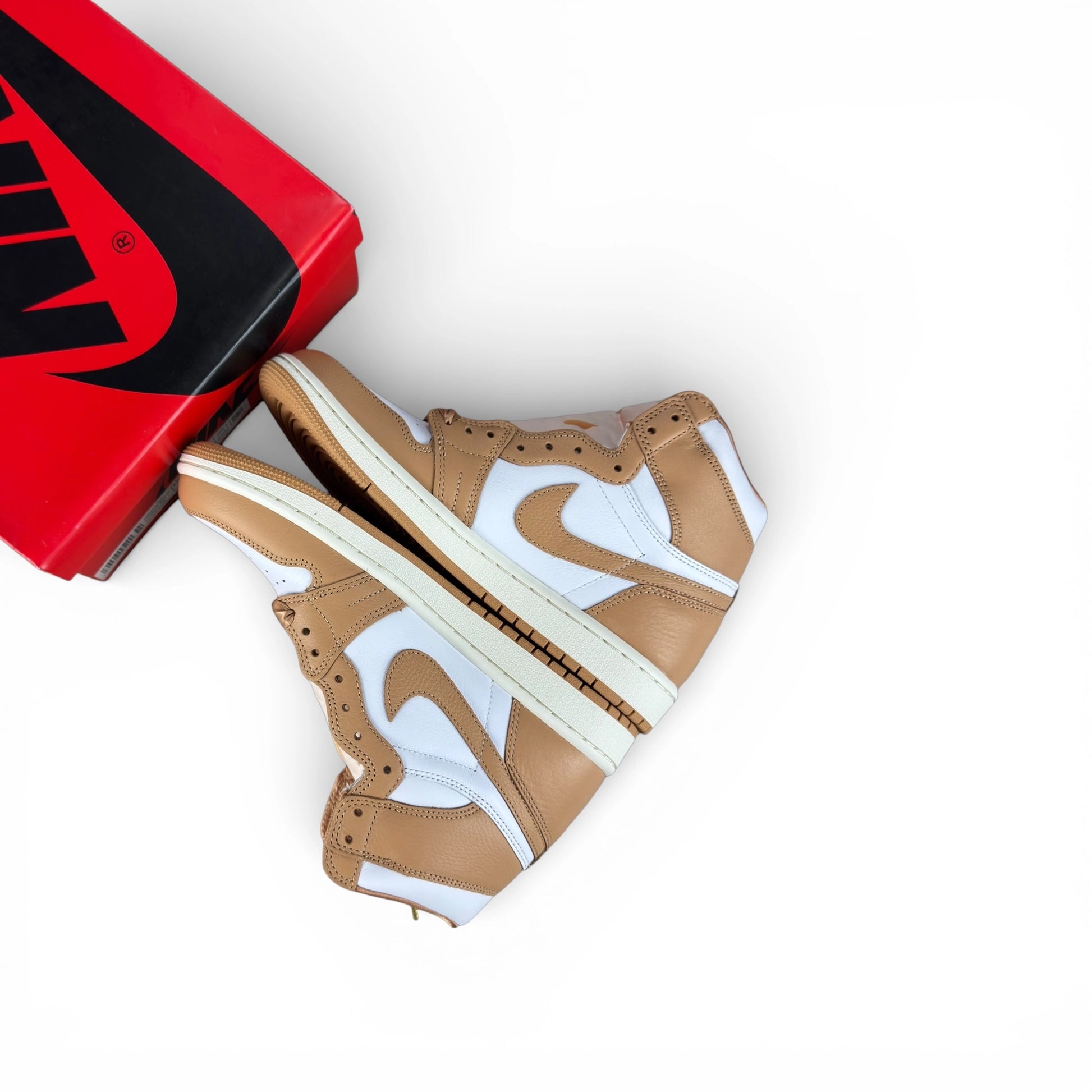 Jordan 1 Retro High OG Praline (Women’s) FN6622-201 – EU 40, brand new with original box