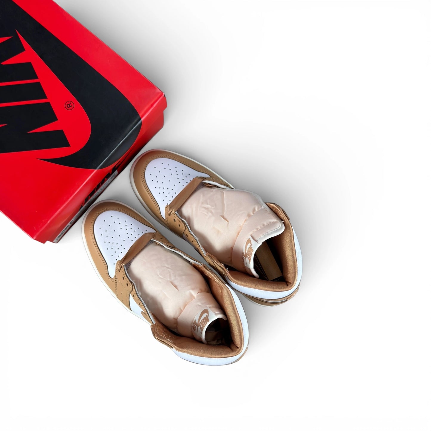 Jordan 1 Retro High OG Praline (Women’s) FN6622-201 – EU 40, brand new with original box