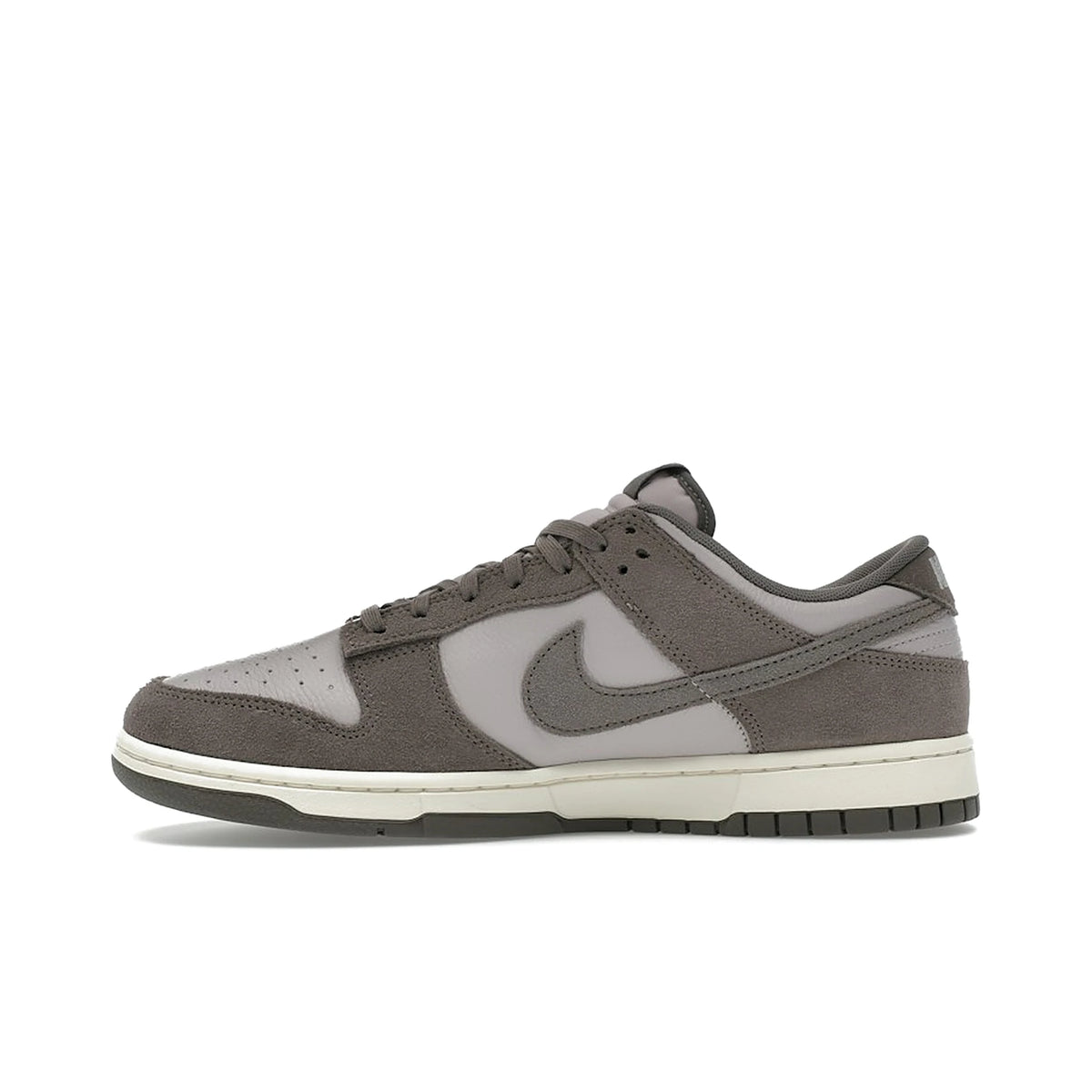 Nike Dunk Low SE in Platinum Violet, Cave Stone and Pale Ivory leather – image 3 of 4
