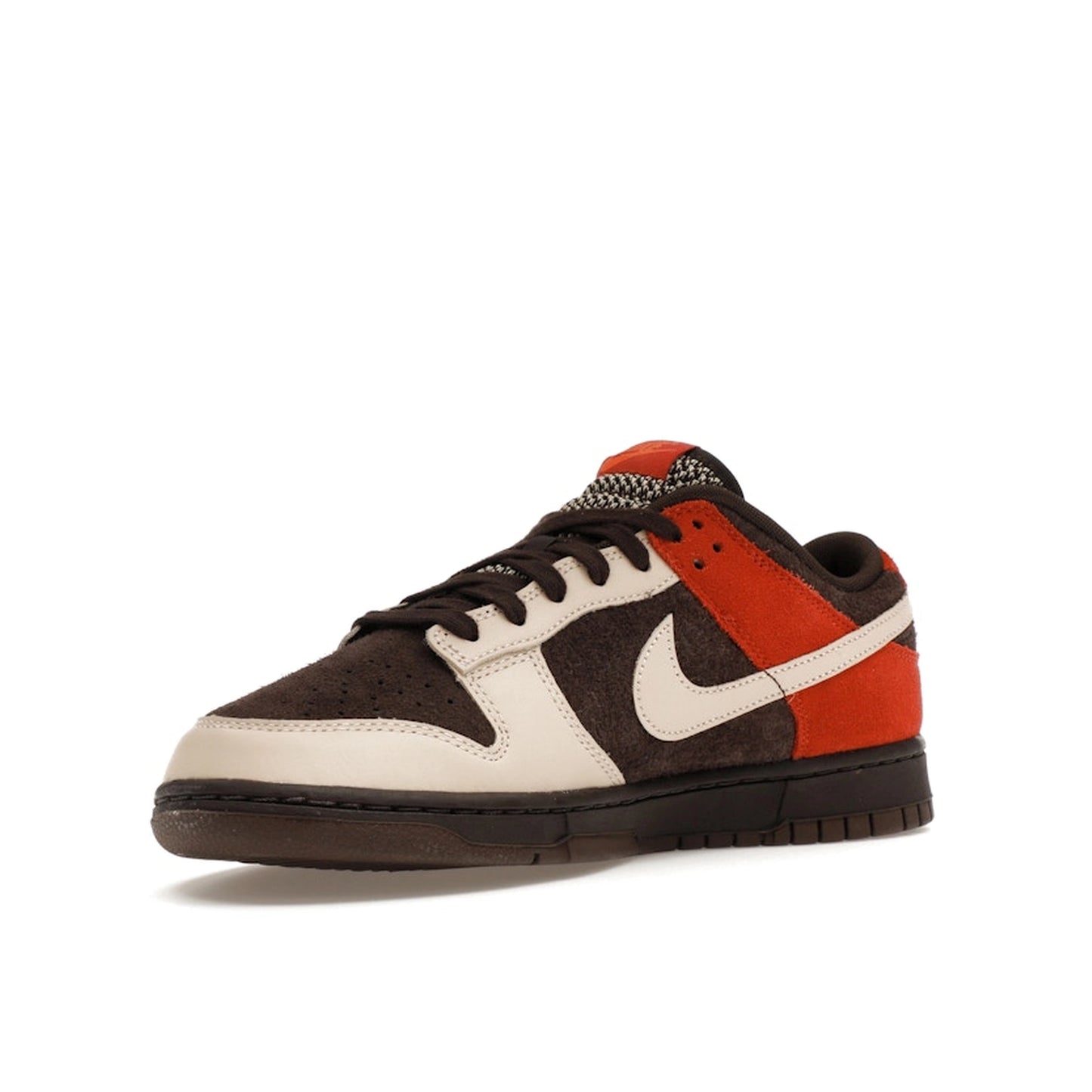 Nike Dunk Low Red Panda sneakers, front view, model FV0395-200 in beige and red with brown details.