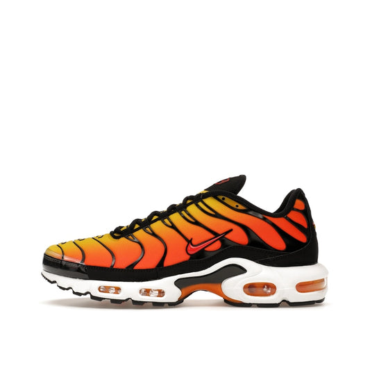 Nike Air Max Plus Sunset (2024) sneakers, side view, model HF0552-001, with an orange-to-yellow gradient.