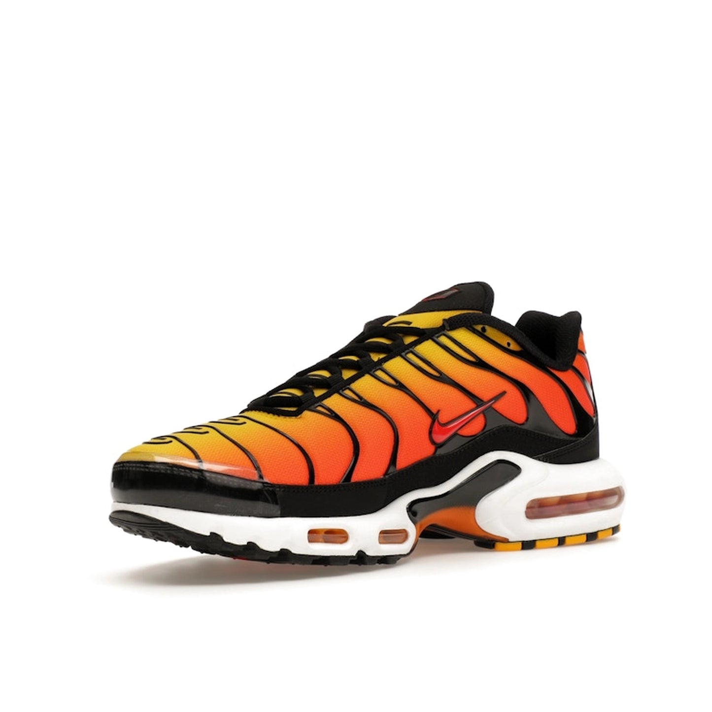 Nike Air Max Plus Sunset (2024) sneakers, front view, model HF0552-001, with an orange-to-yellow gradient.