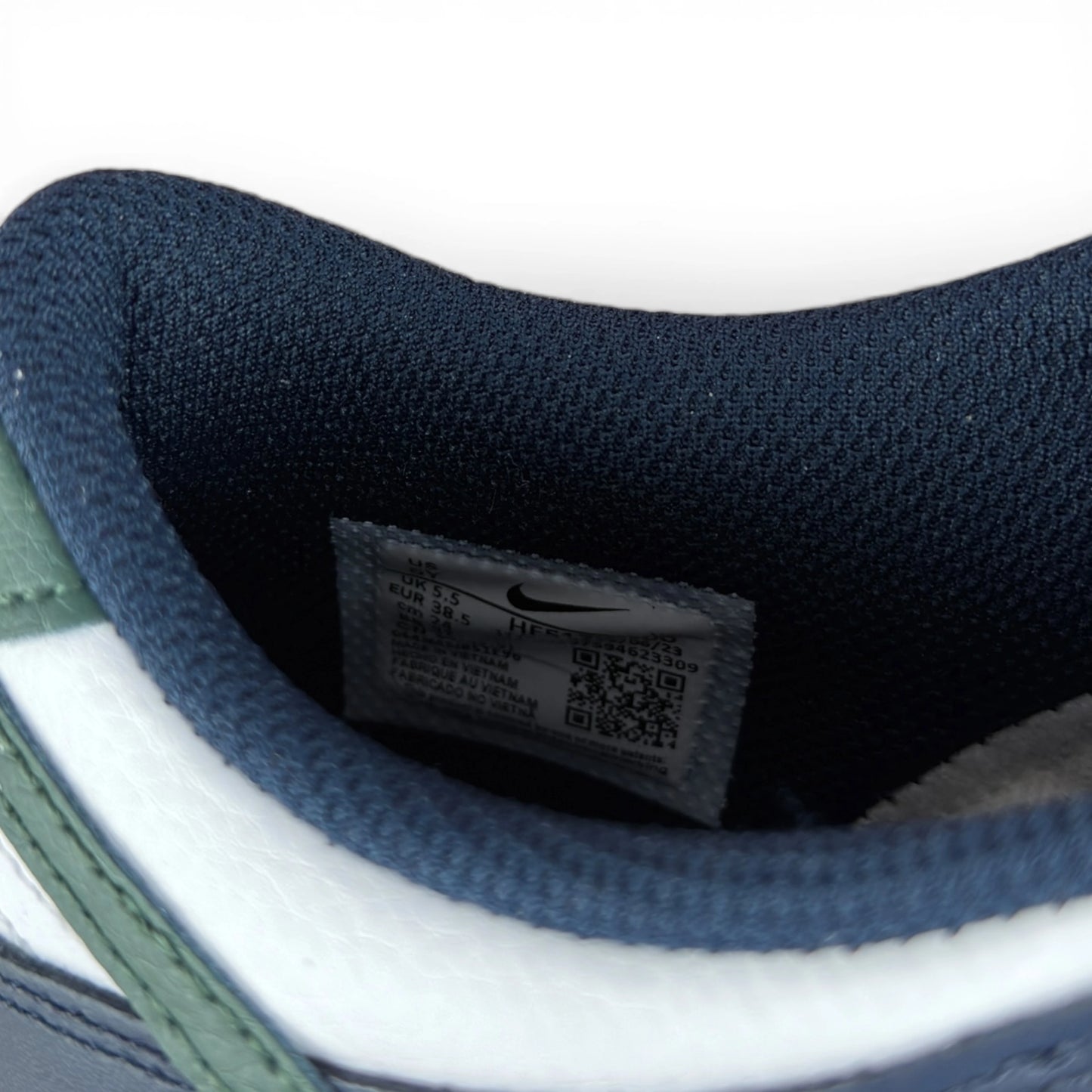 Nike Dunk Low Obsidian Vintage Green (GS) HF5177-400 – EU 38.5, brand new with original box