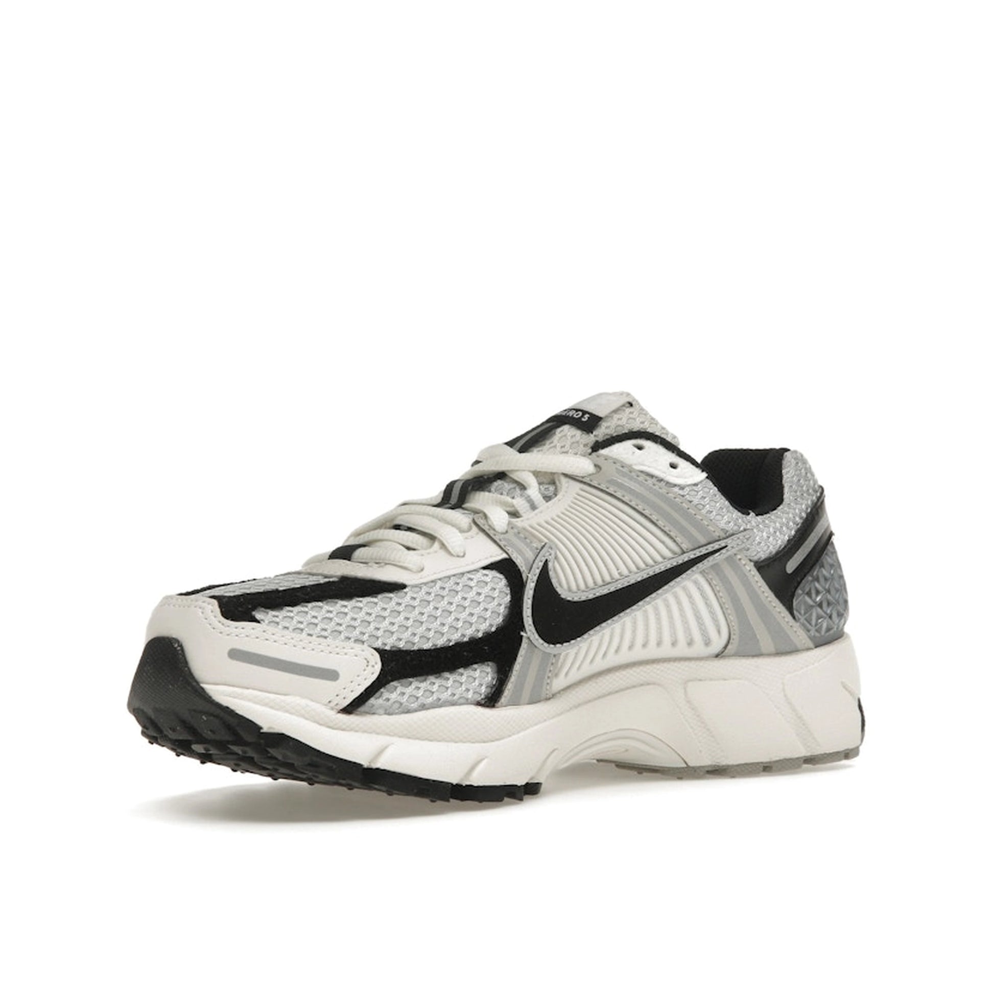 Nike Zoom Vomero 5 Women's sneakers, front view, in photon dust and black.