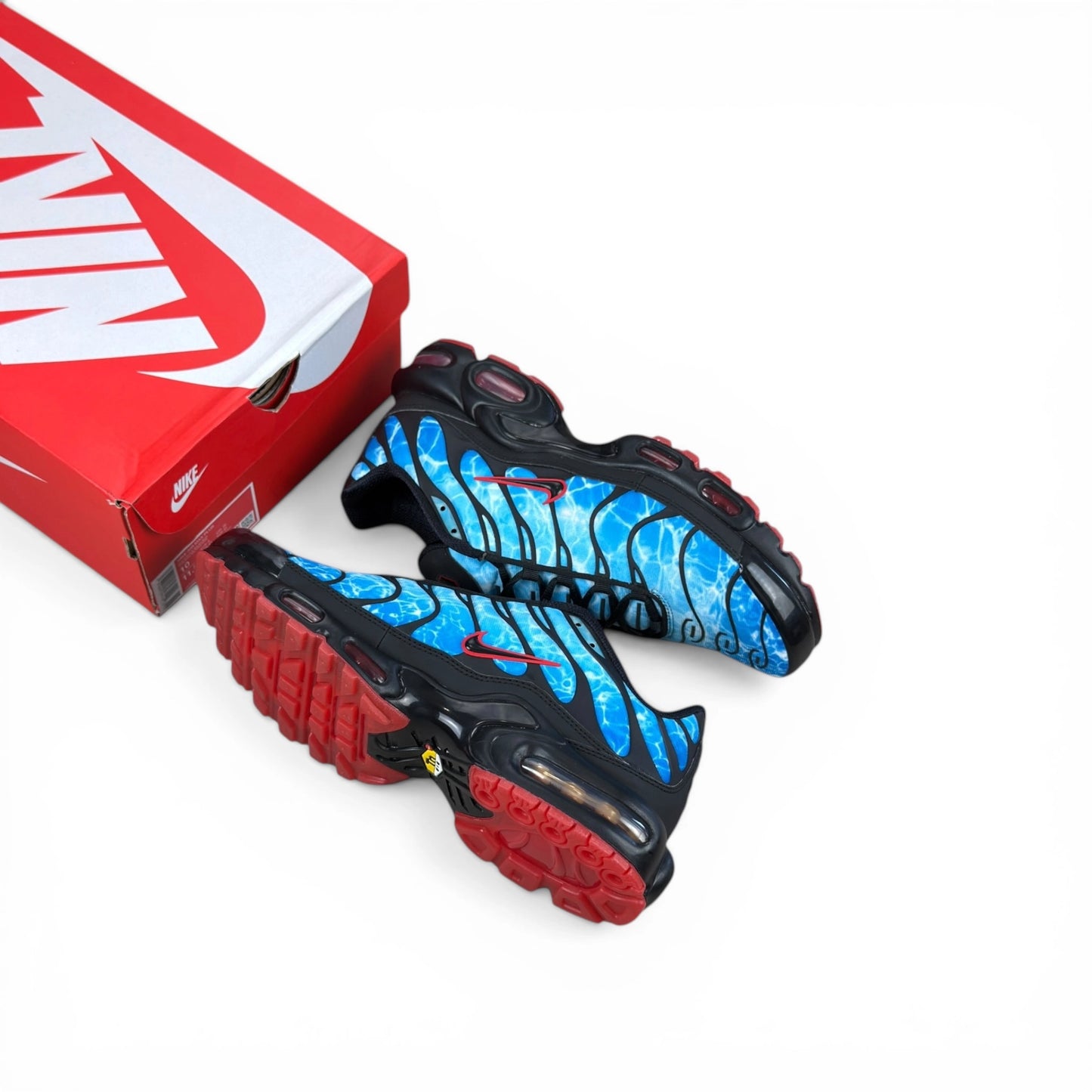 Nike Air Max Plus Shark Attack HQ3824-001 – EU 44, brand new with original box