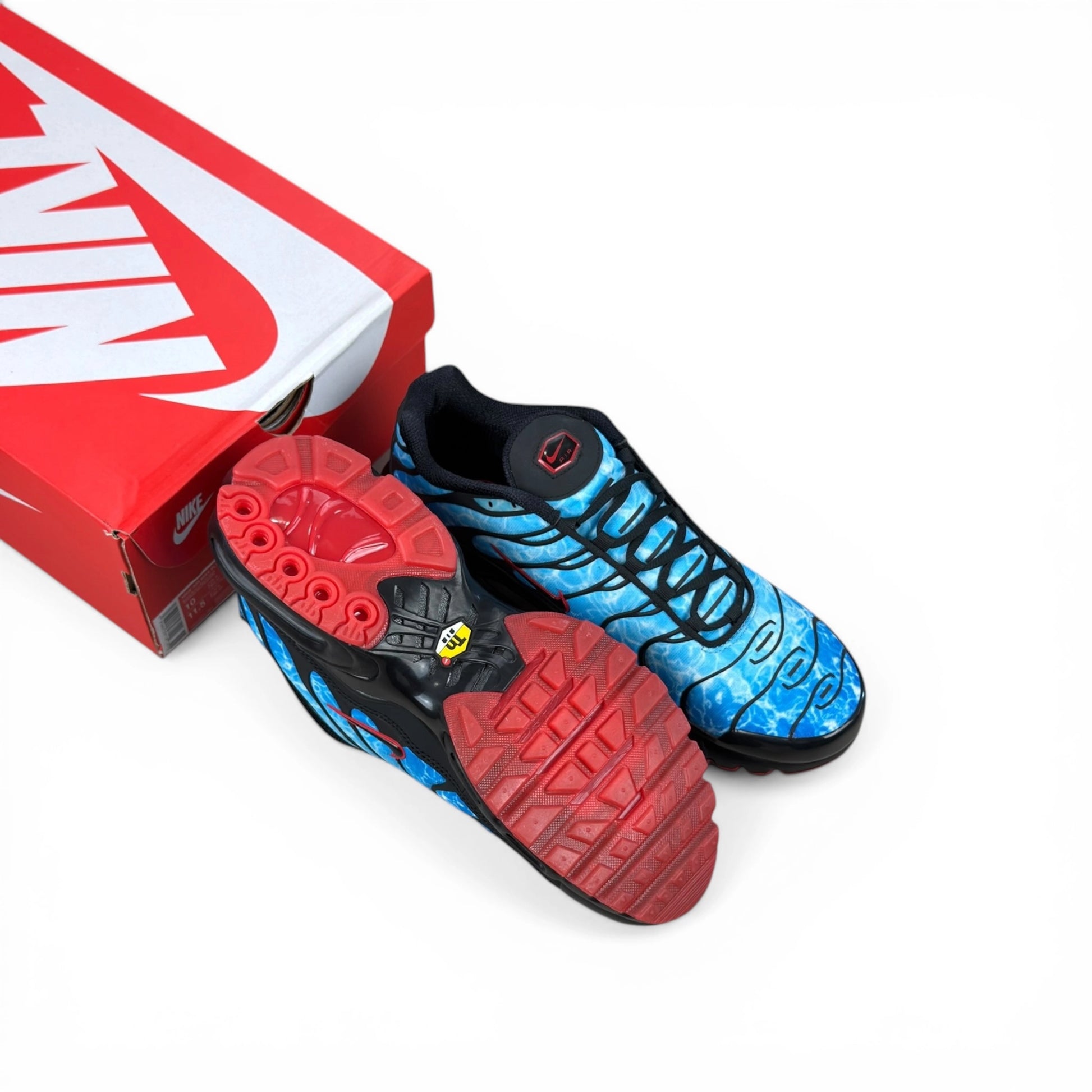 Nike Air Max Plus Shark Attack HQ3824-001 – EU 44, brand new with original box