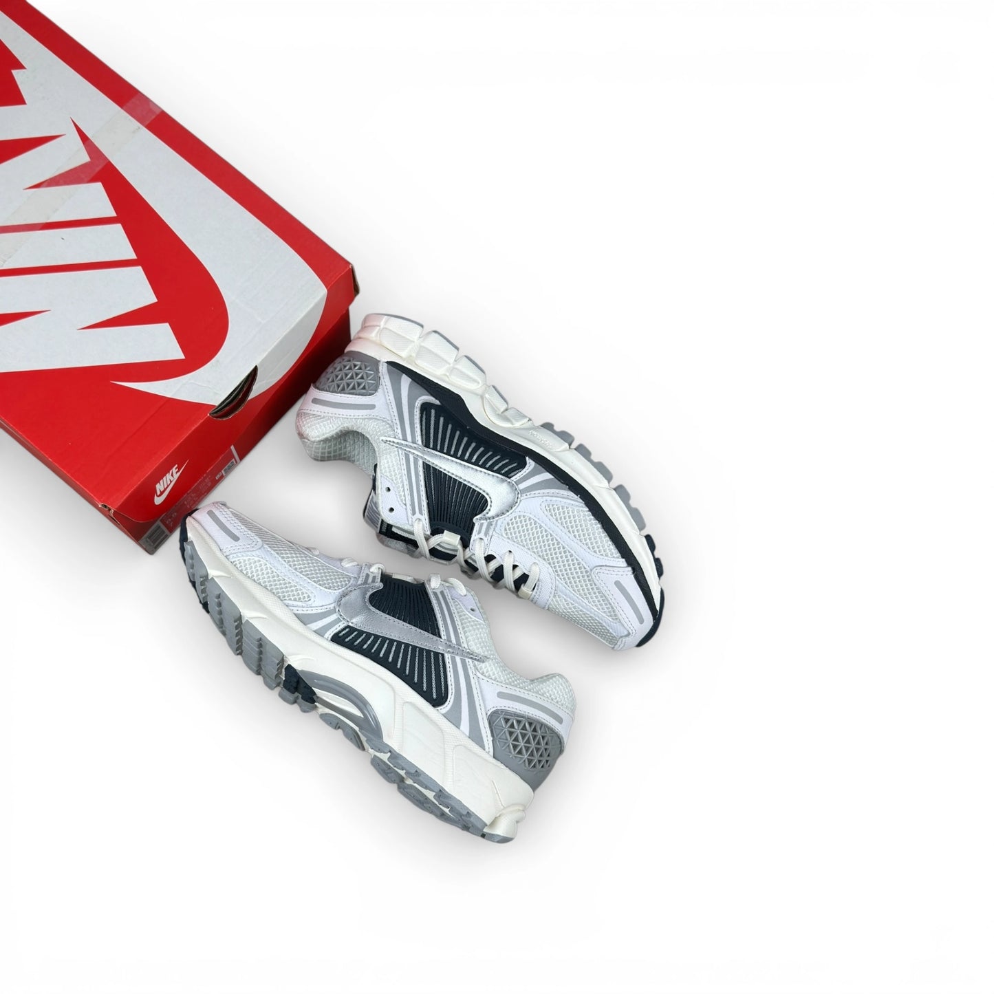 Nike Zoom Vomero 5 White Armory Navy (Women’s) – size EU 40, brand new with original box