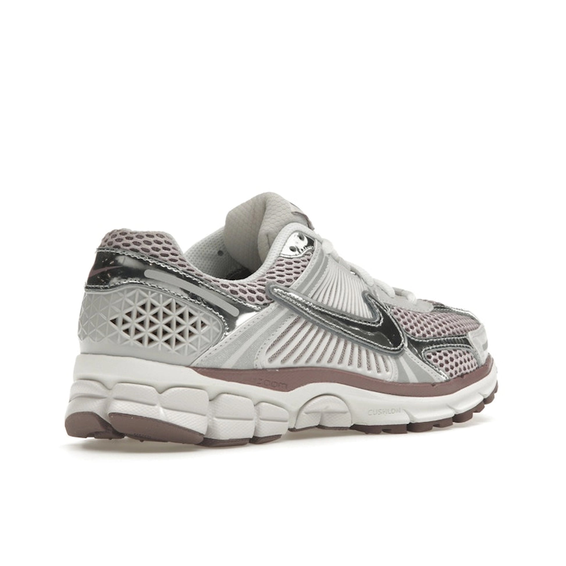 Nike Zoom Vomero 5 Women’s sneakers, back view, in metallic silver with platinum violet accents.