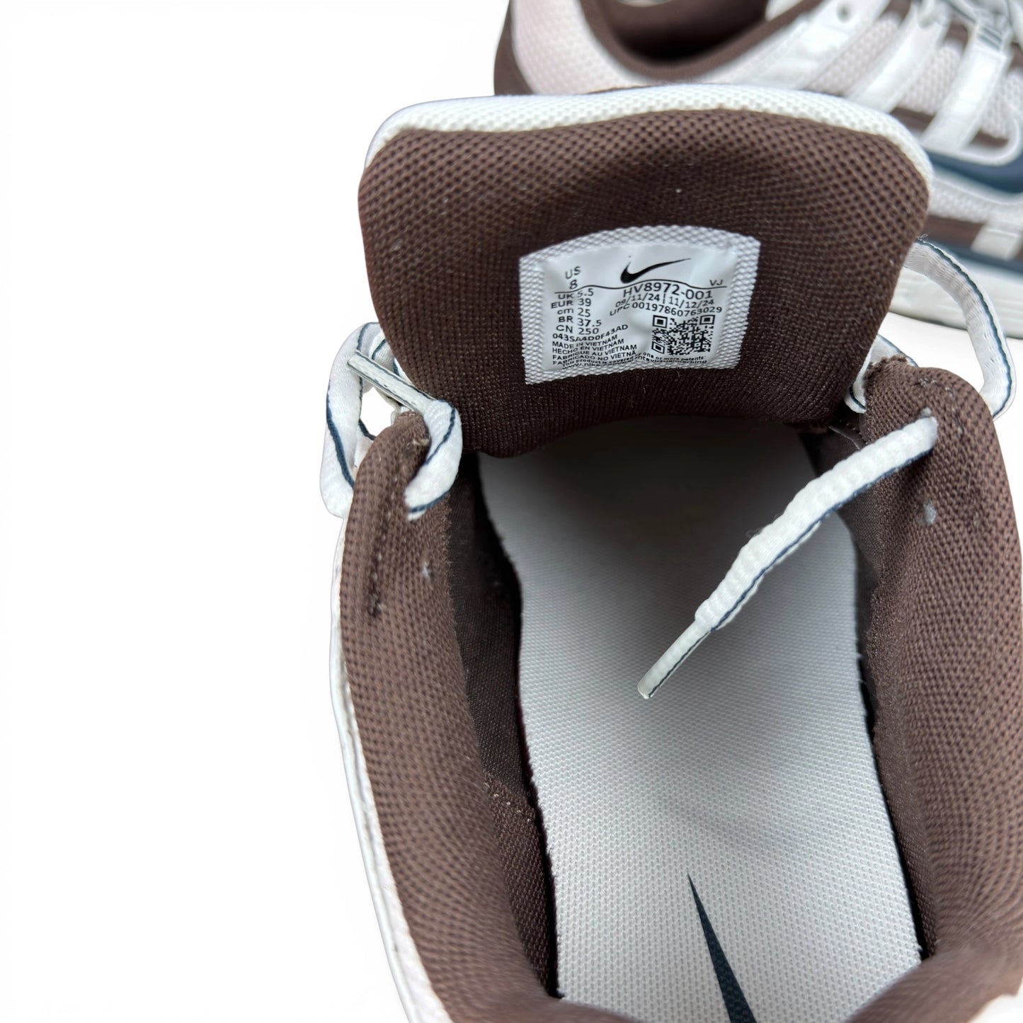 Nike P-6000 Phantom Baroque Brown Metallic Summit White Armory Navy (Women’s) HV8972-001 – EU 39, brand new with cut box