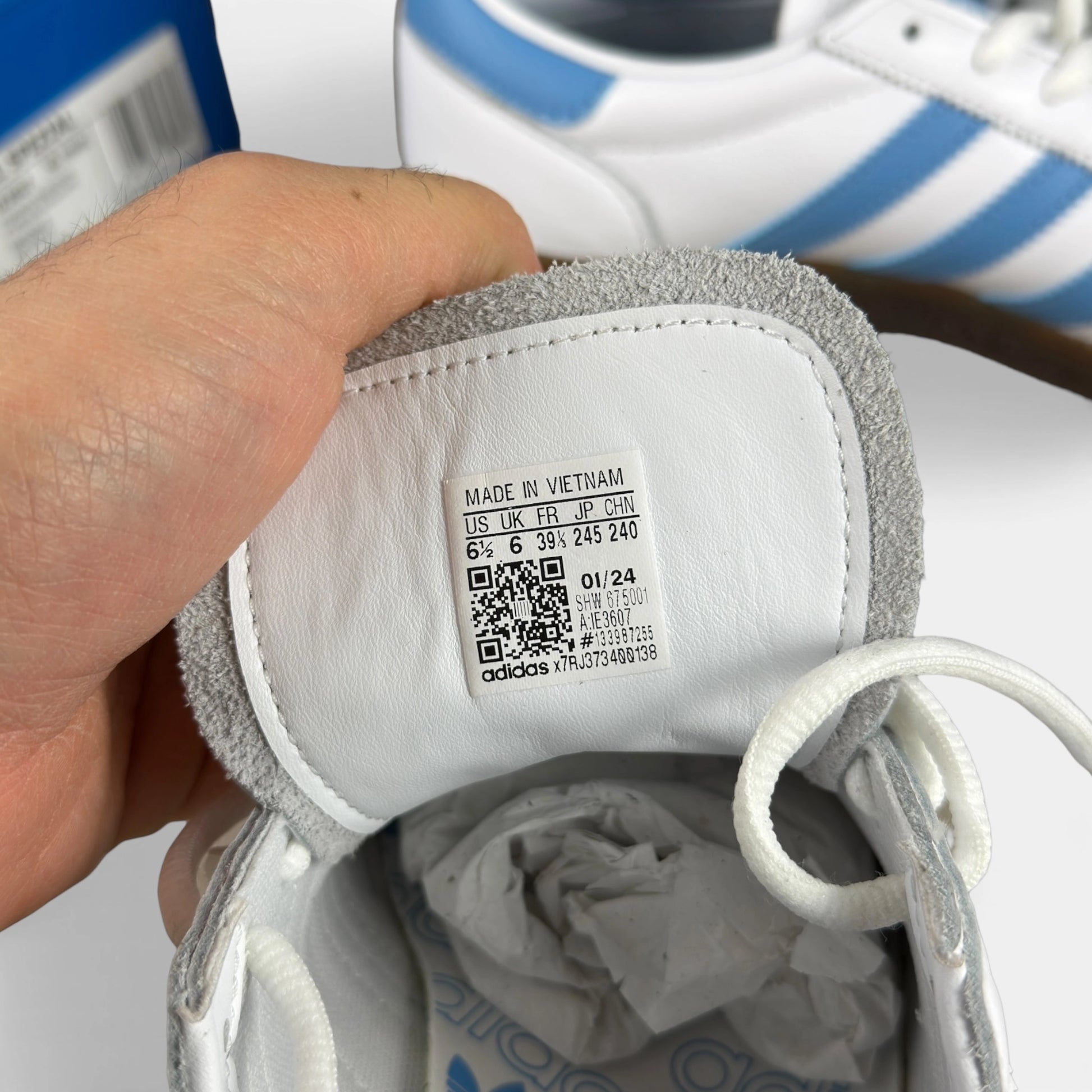 adidas Handball Spezial White Light Blue IE3607 – EU 39 1/3, brand new with original box