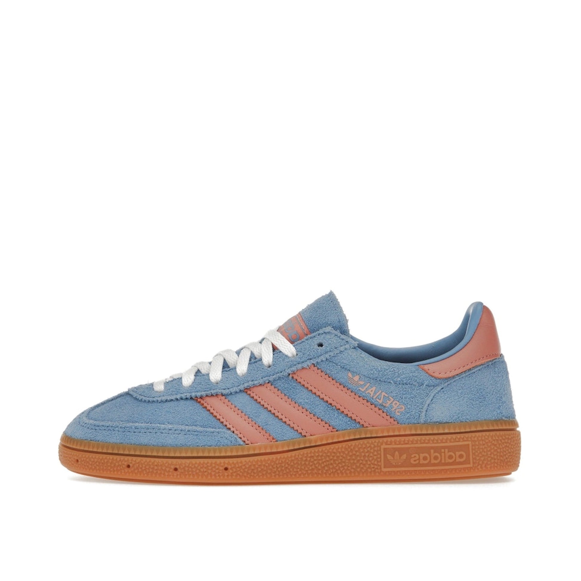 Adidas Handball Spezial Women's sneakers, side view, model IF6564, in light blue with wonder clay details.