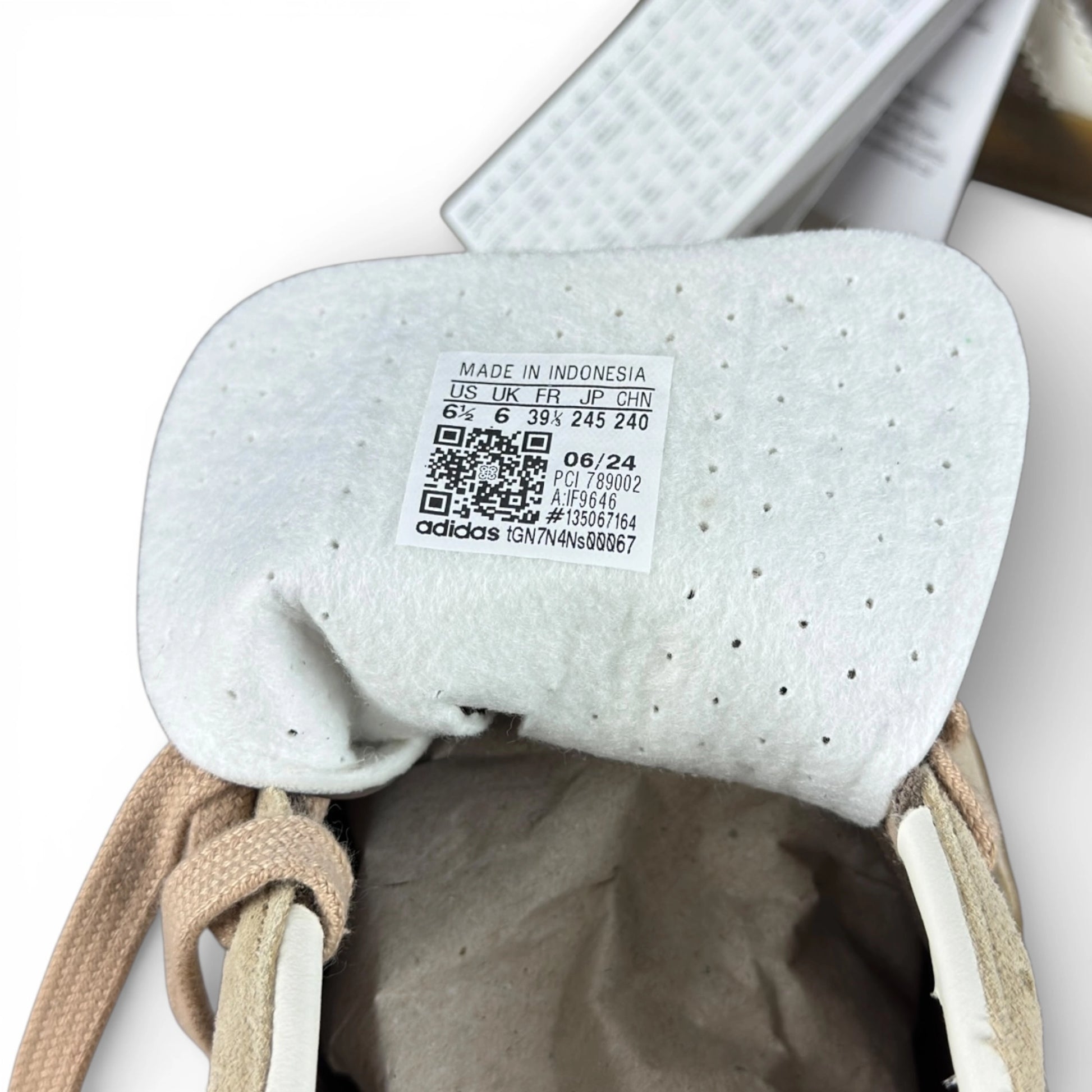 adidas Gazelle Indoor Earth Strata Magic Beige IF9646 – EU 39 1/3, brand new with original box