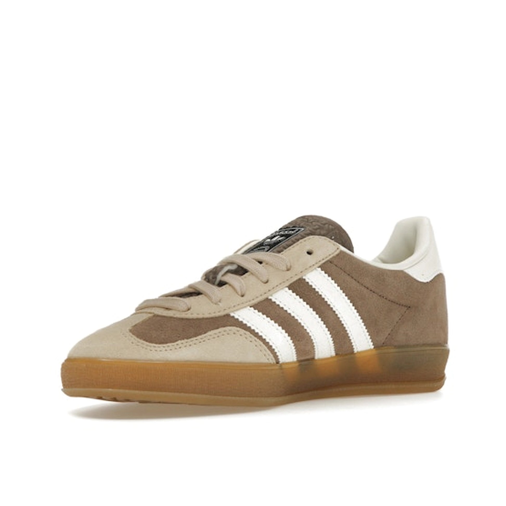 Adidas Gazelle Indoor sneakers, front view, model IF9646, in earth strata with magic beige details.