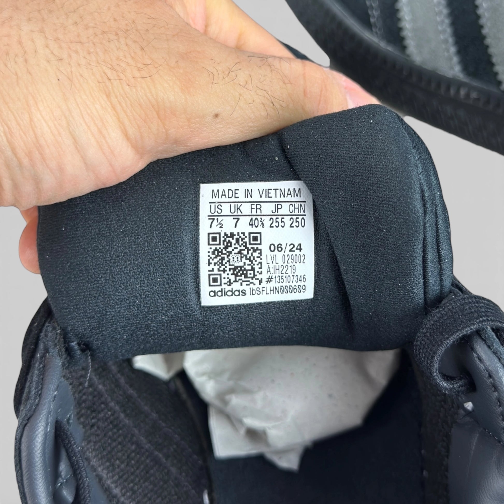 adidas Samba XLG Black Carbon IH2219 – EU 40 2/3, brand new with original box