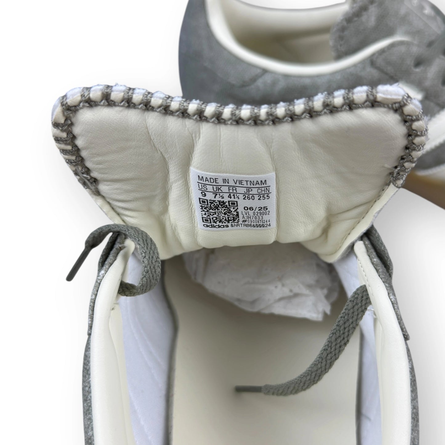 Adidas Gazelle Indoor Silver Pebble Off White Canvas IH7033 – EU 41 1/3, brand new with cut outlet box