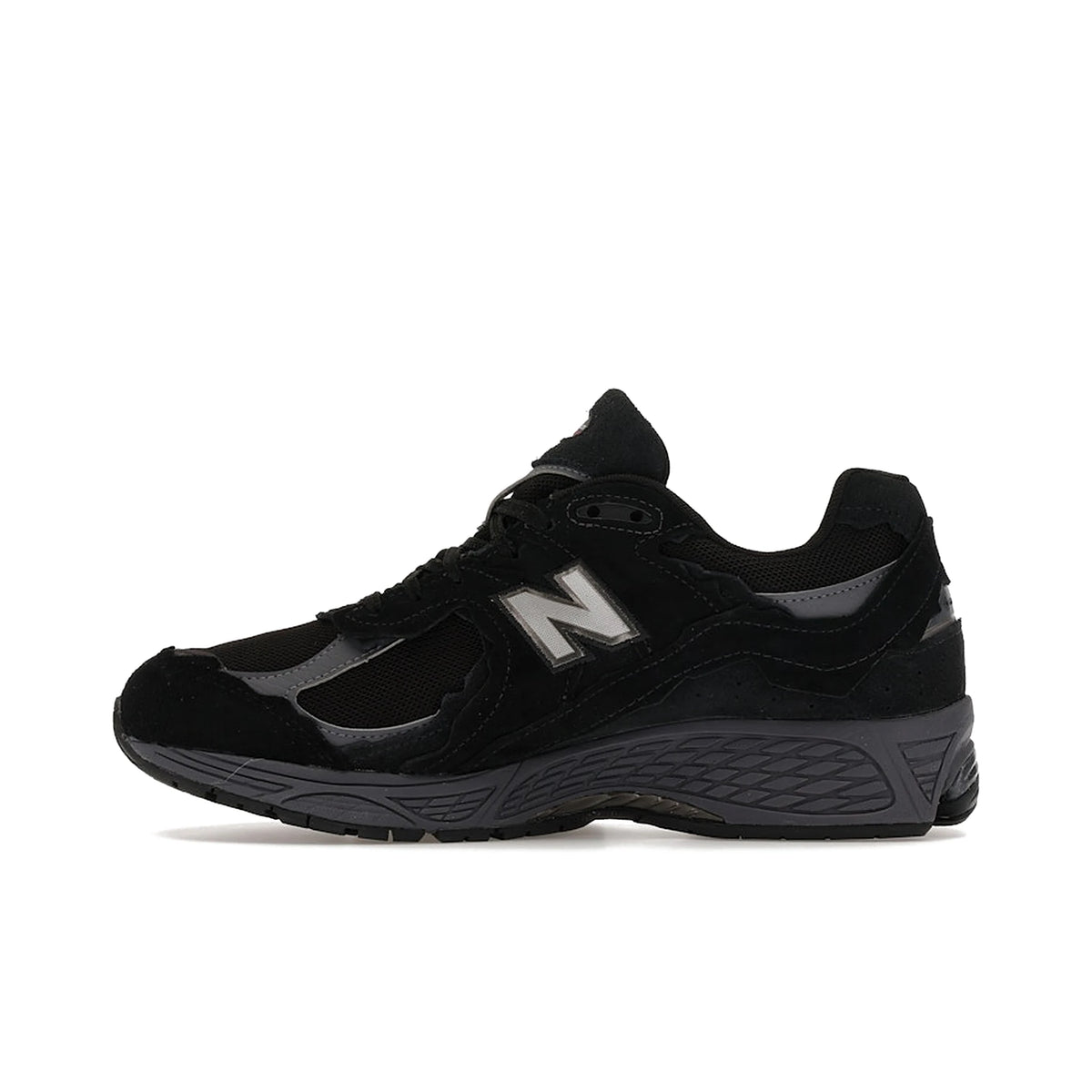New Balance 2002R Gore‑Tex Protection Pack men’s shoes in black and magnet with mesh upper – image 3 of 4