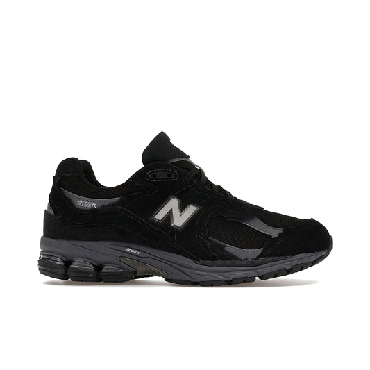 New Balance 2002R Gore‑Tex Protection Pack men’s shoes in black and magnet with mesh upper