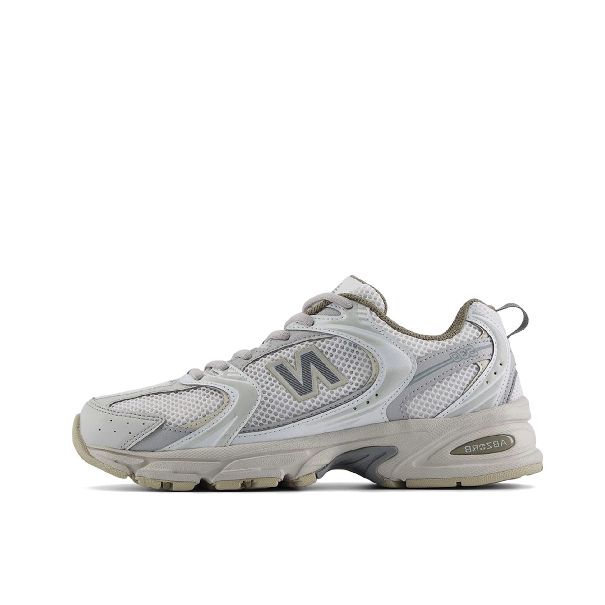 New Balance 530 sneakers, side view, in grey matter with moonbeam accents.