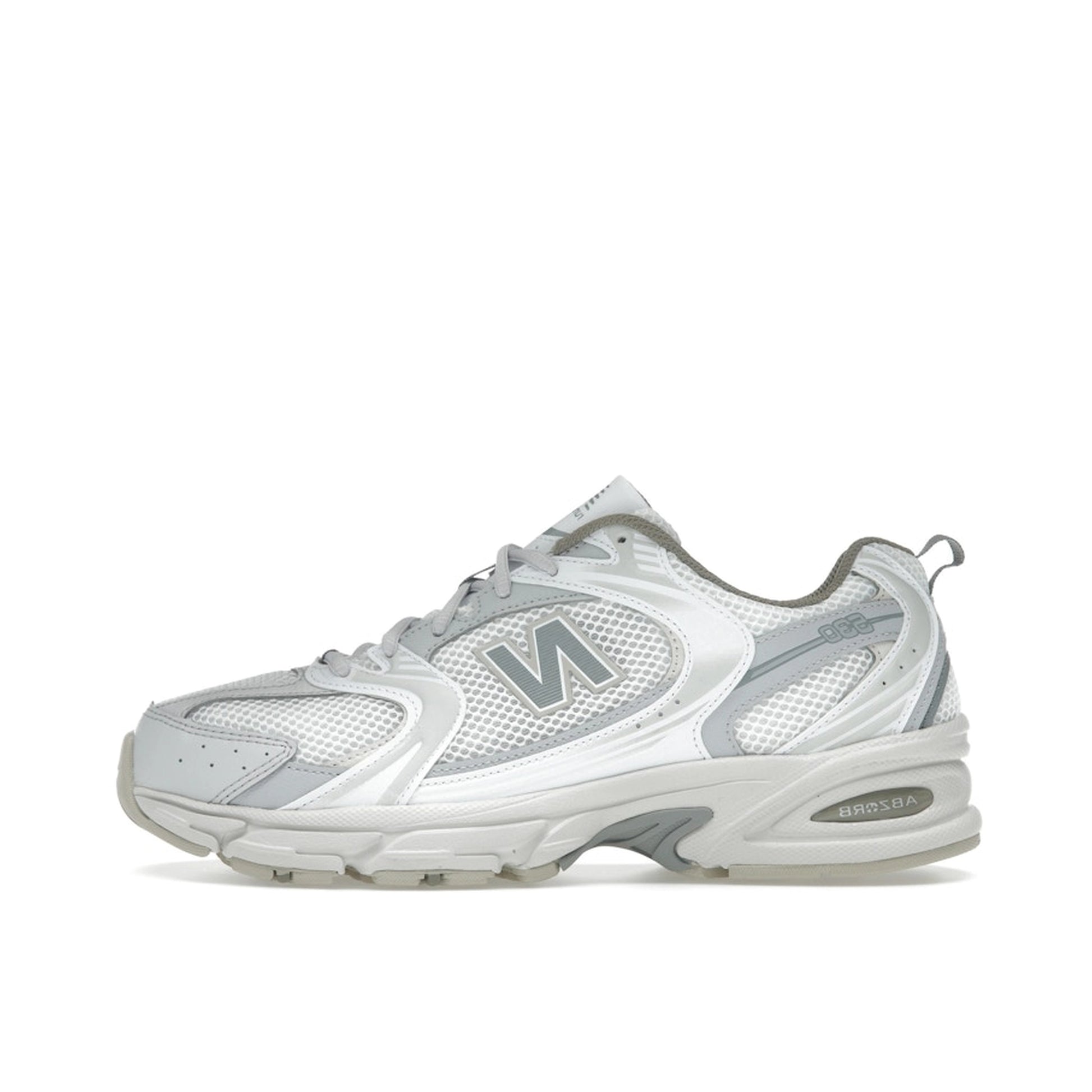 New Balance 530 sneakers, side view, in grey matter with moonbeam accents.