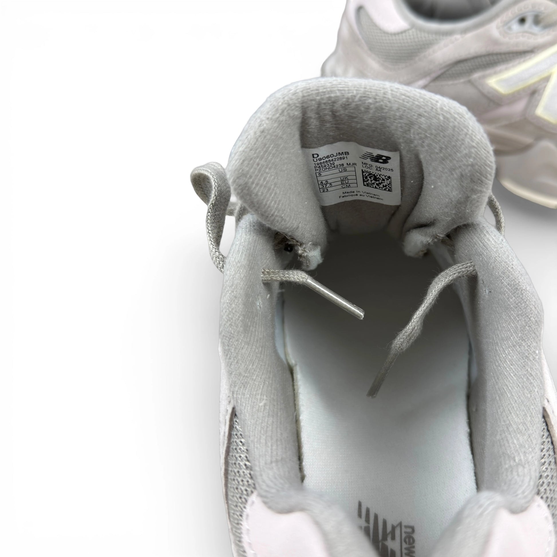 New Balance 9060 Beige / Yellow – JD Exclusive U9060JMB – EU 37½, brand new with full original box (damaged, inner paper missing)