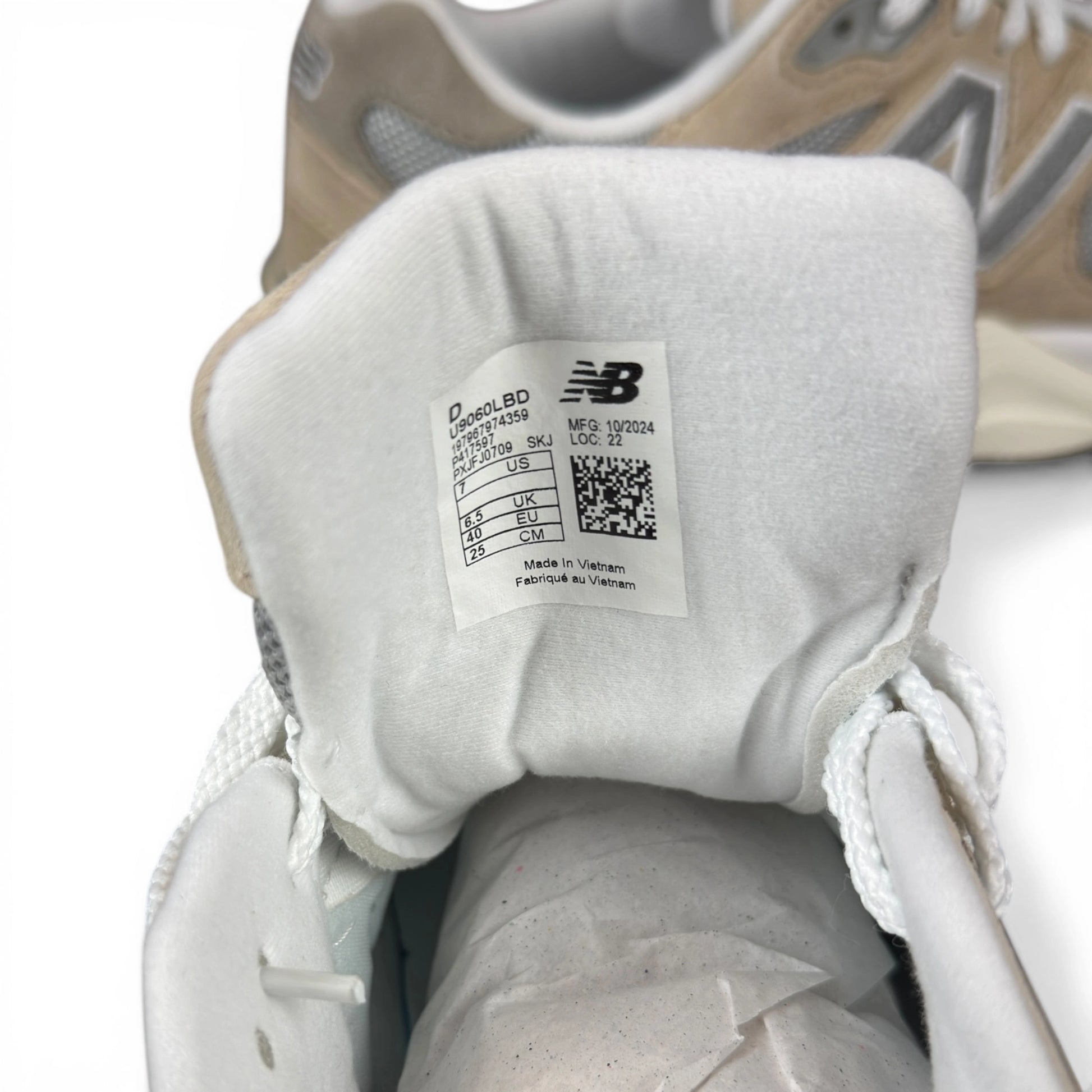 New Balance 9060 Incense Raincloud Arid Stone U9060LBD – EU 40, brand new with original box